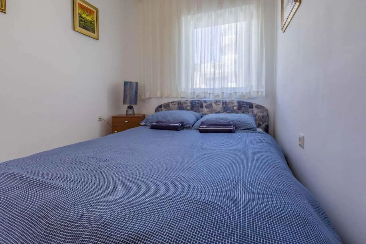 Apartments In Selce 39140 Croatia