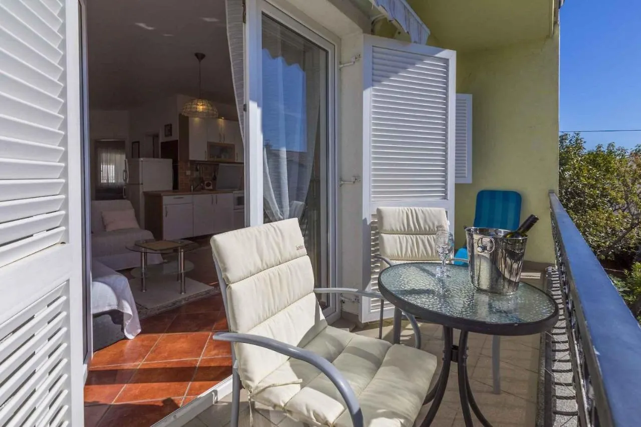 Apartments In Selce 39140 Croatia