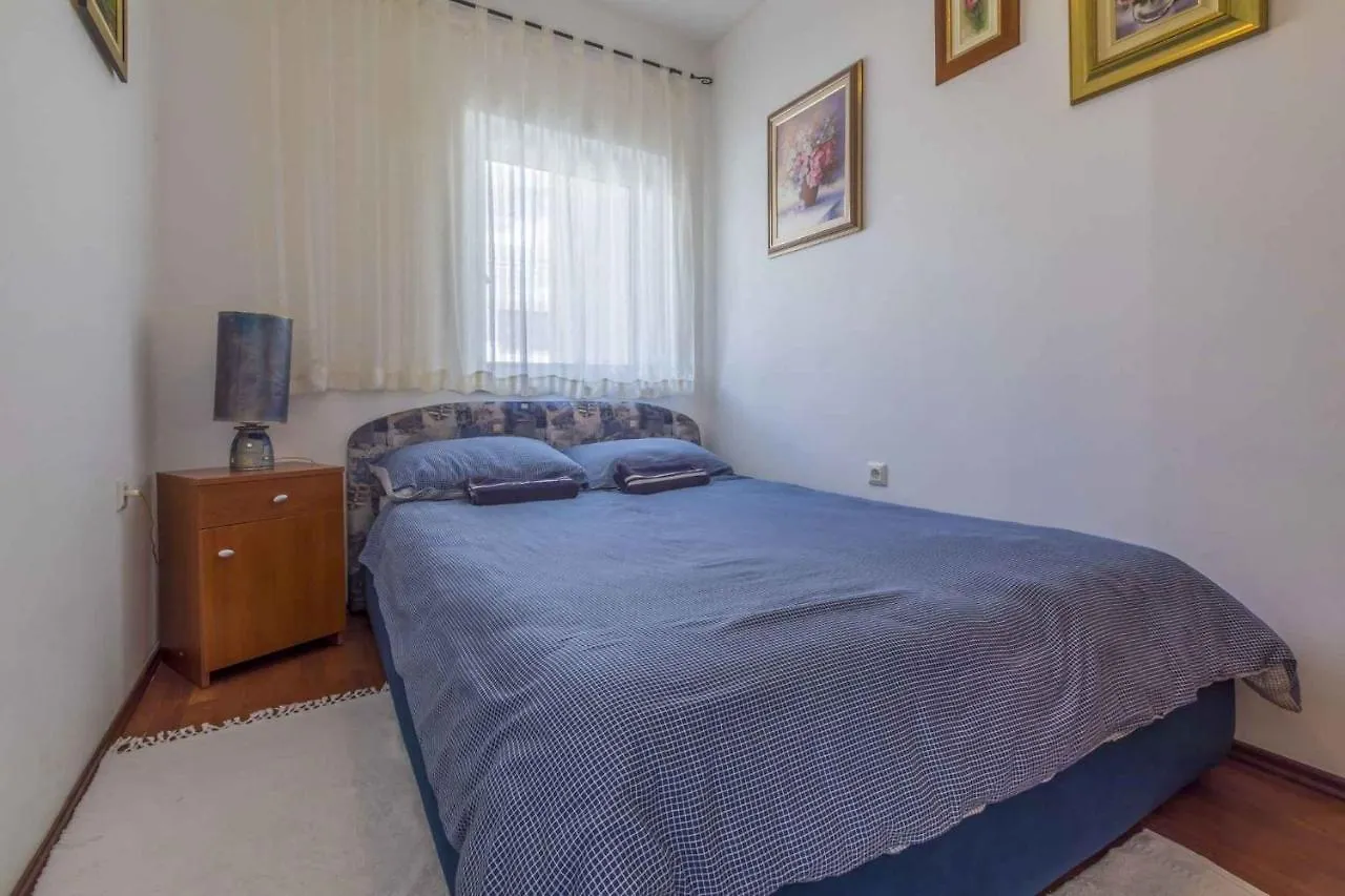 Apartments In Selce 39140 Croatia
