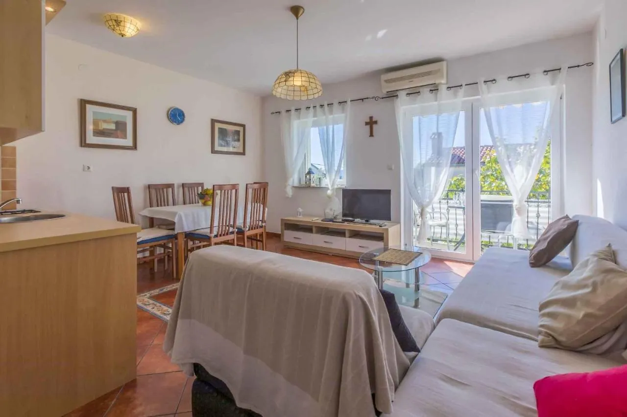 Apartments In Selce 39140