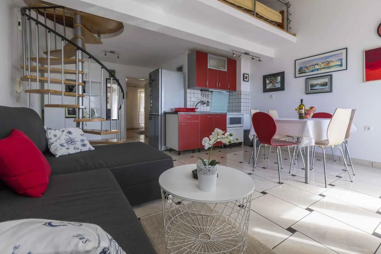 Apartments In Selce 39140