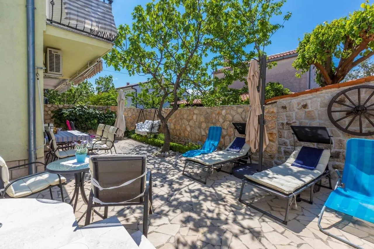 Apartments In Selce 39140
