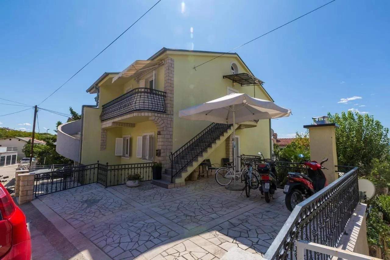 Apartments In Selce 39140 Croatia