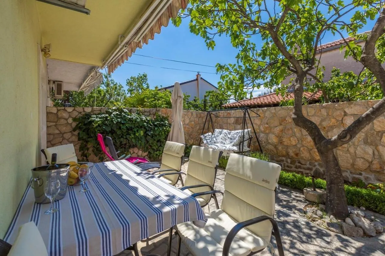 Apartments In Selce 39140
